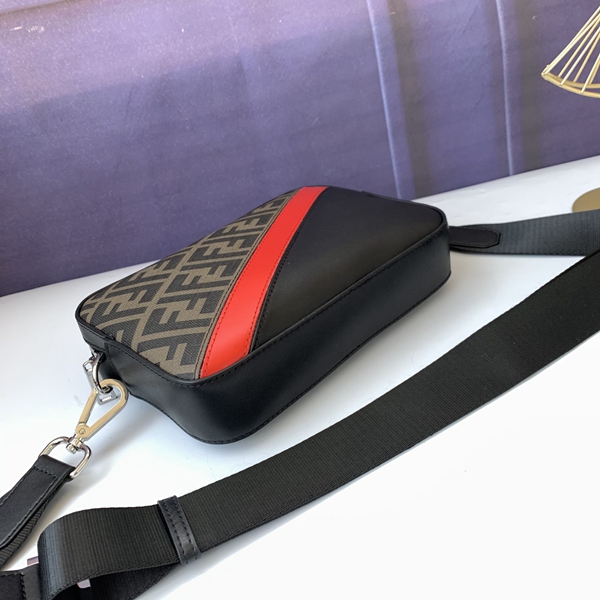 スーパーコピーブランドバッグ側面デザイン